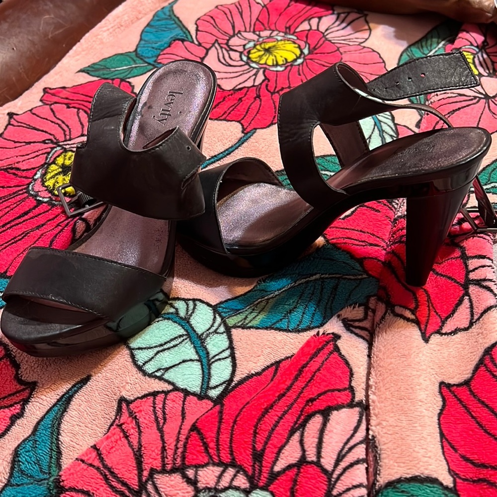 7.5 platform heel